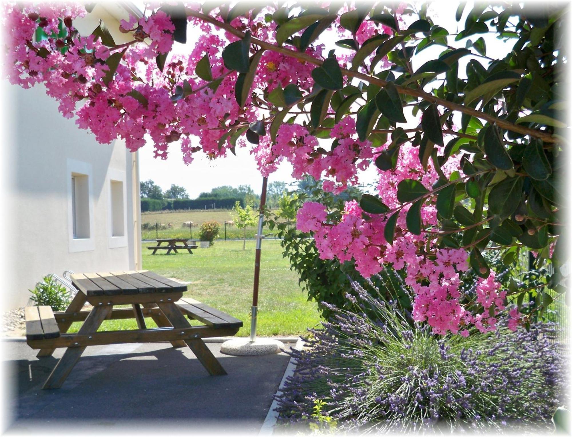 Natur'Hôtel Menesplet Ngoại thất bức ảnh