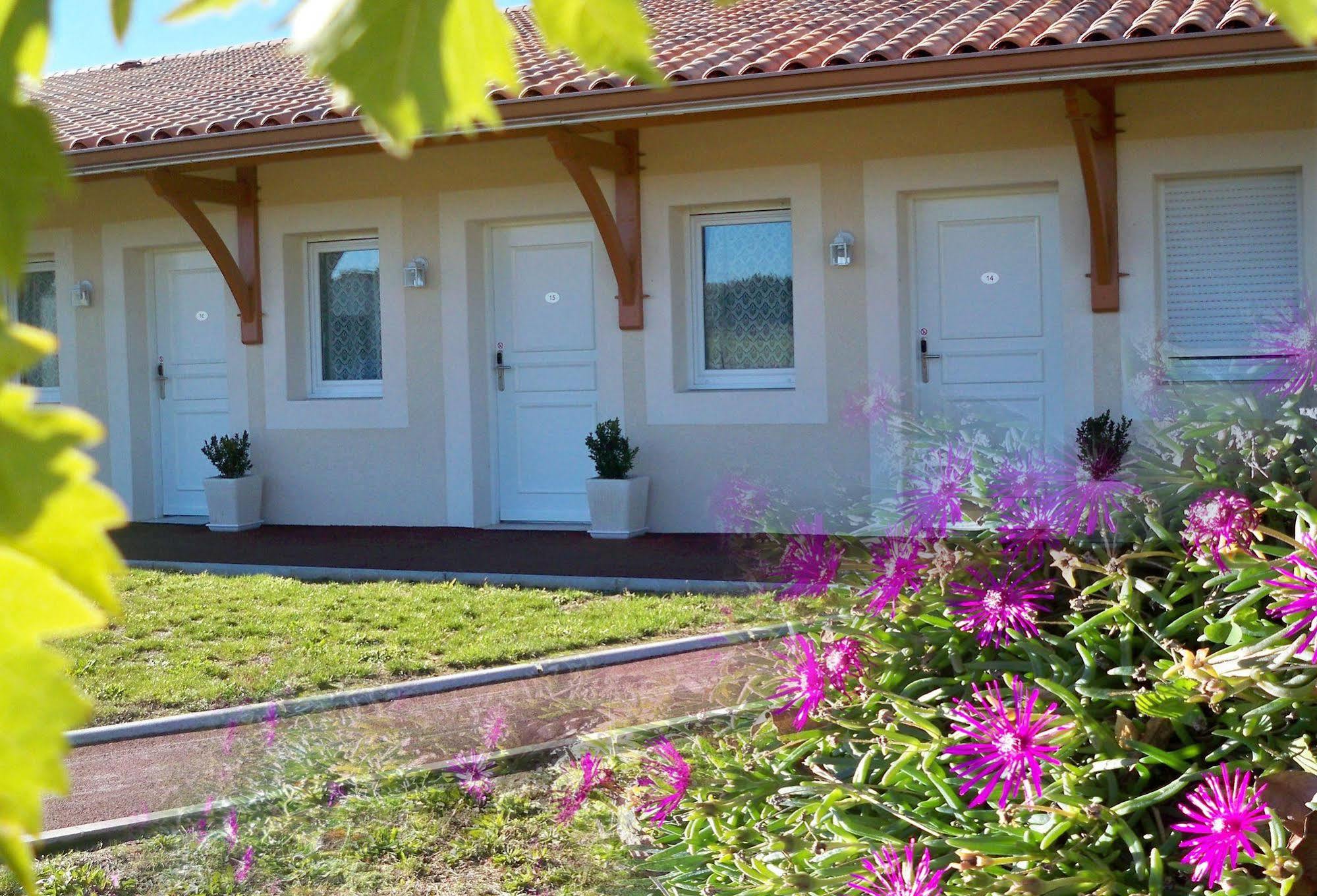 Natur'Hôtel Menesplet Ngoại thất bức ảnh