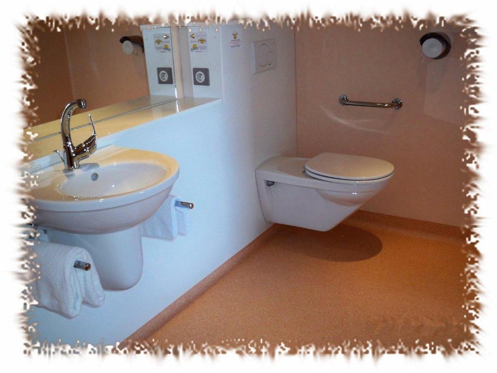 Natur'Hôtel Menesplet Ngoại thất bức ảnh